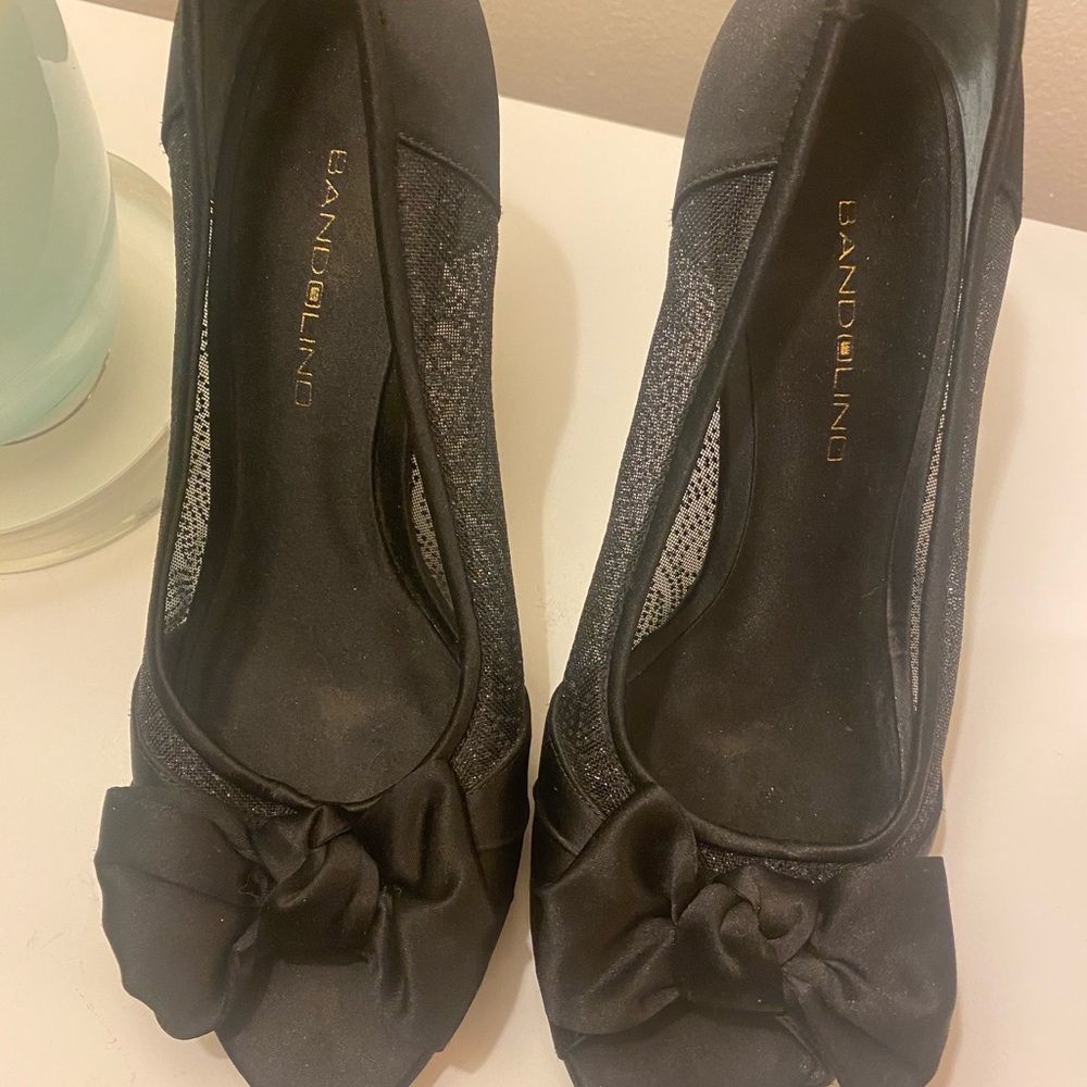 Glitter for the holidays! Bandolino Black Heels with Bow Decoration